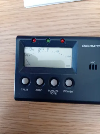 GuitarraRODERICH PAESOLD 12 cuerdas +Afinador