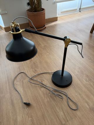 Flexo Escritorio Metálico Negro y Dorado