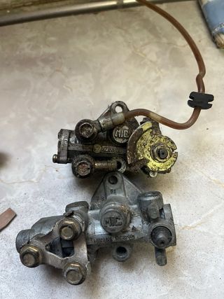 Carburadores y Colectores y bombas de aceite