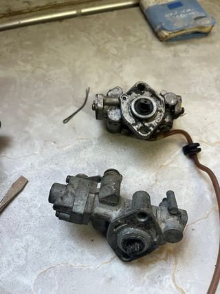 Carburadores y Colectores y bombas de aceite