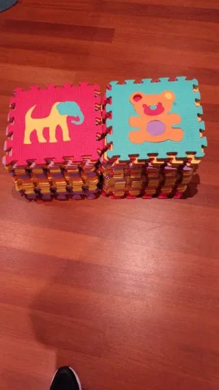 Piezas sueltas alfombra puzzle infantil
