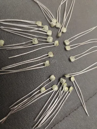 Condensatori Ceramica Philips Beige con punta nera