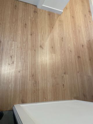 Tarima flotante efecto madera.