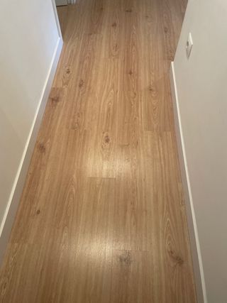 Tarima flotante efecto madera.