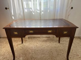 Mesa de despacho antigua diseño piel