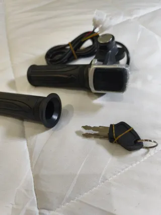 Acelerador con llave para bici eléctrica