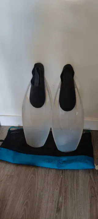 Aletas de buceo/snorkel transparentes