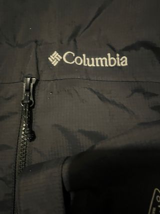Chaqueta Columbia Impermeable azul oscuro.