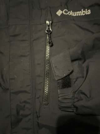 Chaqueta Columbia Impermeable azul oscuro.