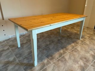 Mesa de comedor de madera