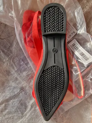 Zapatos rojos con flor