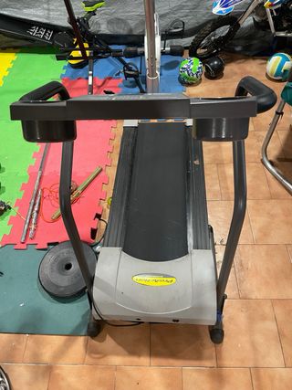 Banco de pesas y accesorios fitness