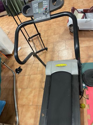 Banco de pesas y accesorios fitness