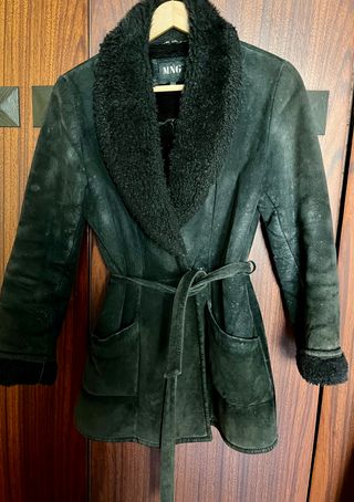 Chaqueta MNG de serraje negra estilo vintage