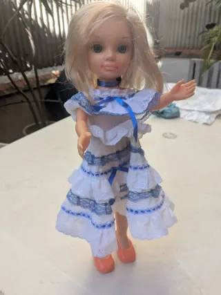 Muñeca Nancy Vestido Azul y Blanco
