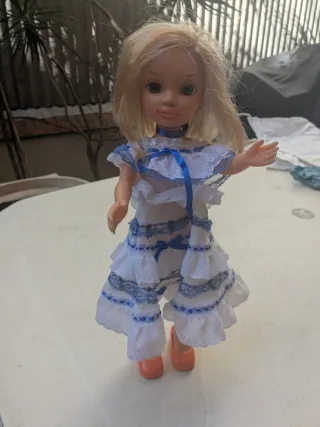 Muñeca Nancy Vestido Azul y Blanco