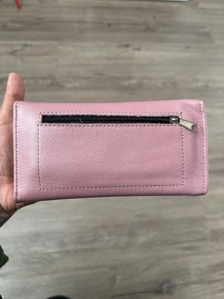 Cartera de cuero artesanal bordada