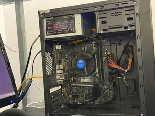 PC Sobremesa MSI Intel i3 10a Gen + teclado, raton