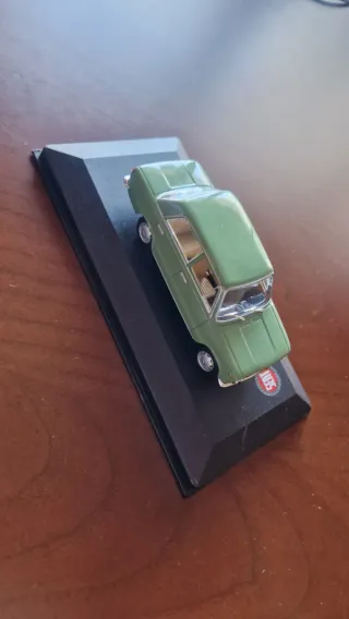 Coche miniatura verde