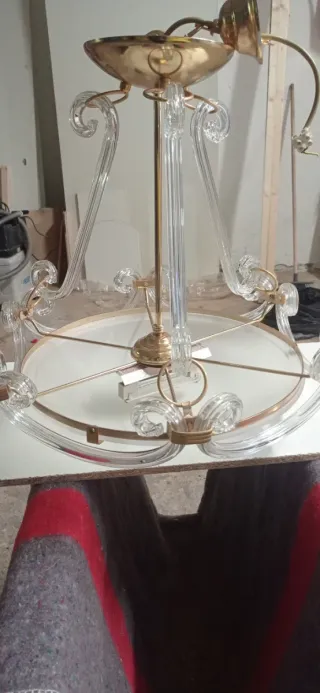 Lámpara de cristal dorada para salón