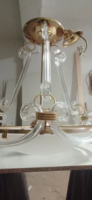 Lámpara de cristal dorada para salón