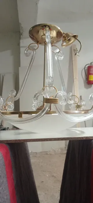 Lámpara de cristal dorada para salón