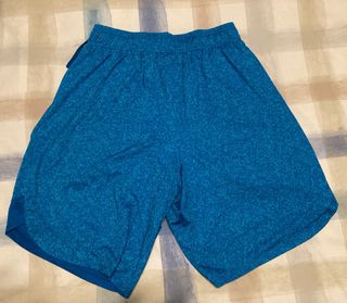 Pantalón corto deportivo Under Armour azul