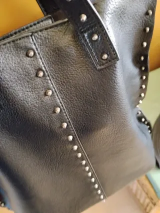 Bolso Mochila Negro con Tachuelas