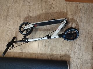 Patinete sin motor ruedas grandes casi nuevo