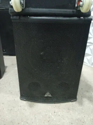 Pareja Subgraves Behringer Eurolive B1500XP