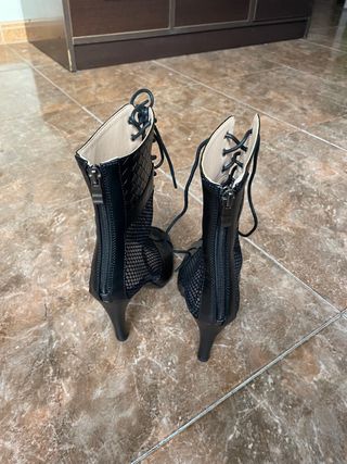 Botines de tacón negros con rejilla.  Baile heels