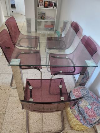 Mesa de cristal con 6 sillas moradas