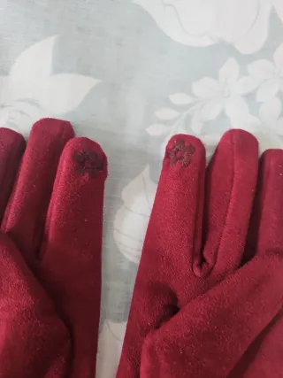 Guantes granates de ante con adornos