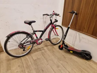 Una bici y un monopatín