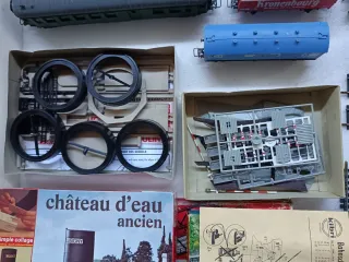 LOTE ANTIGUO DE VAGONES/ VÍAS Y MAQUETAS HO JOUEF