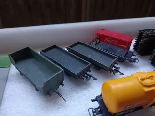 LOTE ANTIGUO DE VAGONES/ VÍAS Y MAQUETAS HO JOUEF