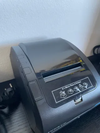 Impresora Térmica MUNBYN Negra + 8 Rollos