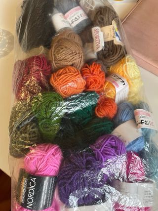 Sciarpa arcobaleno fatta a mano