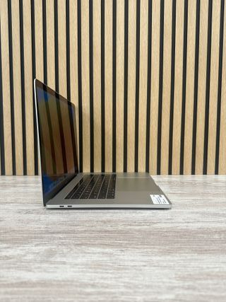 MacBook Pro 15" 2017 i7 16gb 500gb SSD