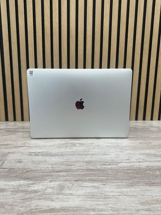 MacBook Pro 15" 2017 i7 16gb 500gb SSD