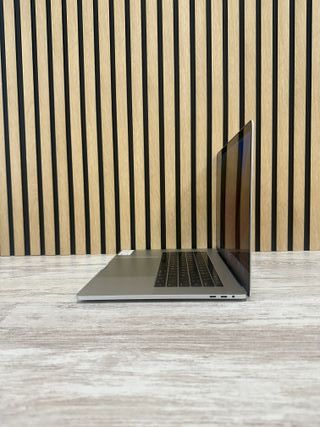 MacBook Pro 15" 2017 i7 16gb 500gb SSD