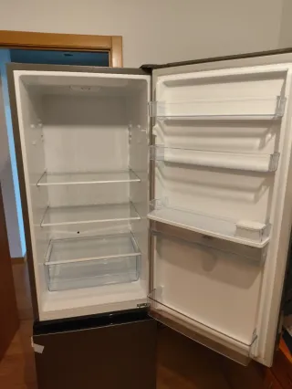 Nevera Kubo nueva con golpe