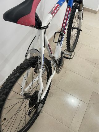 Bicicleta de Montaña CUBE .