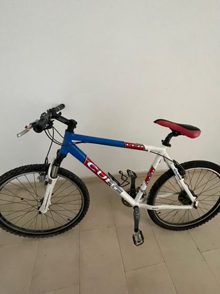 Bicicleta de Montaña CUBE .