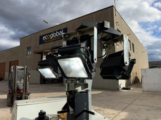 GENERADOR CON TORRE DE ILUMINACIÓN