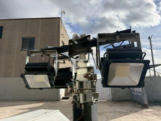 GENERADOR CON TORRE DE ILUMINACIÓN