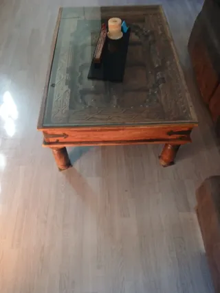 Mesa de centro antigua de madera y cristal