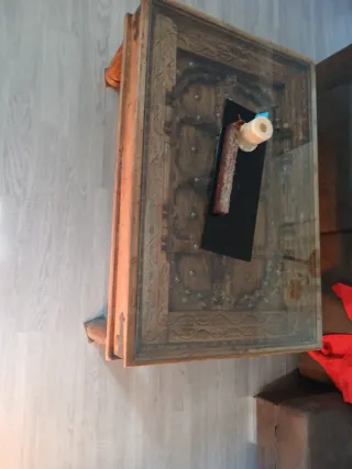 Mesa de centro antigua de madera y cristal