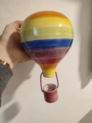 Mongolfiera arcobaleno in ceramica artigianale