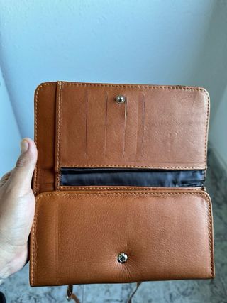 Cartera de cuero artesanal bordada